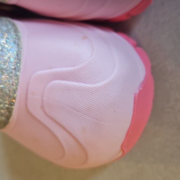 Pink Unicorn Snowboots - Picture 4 of 12